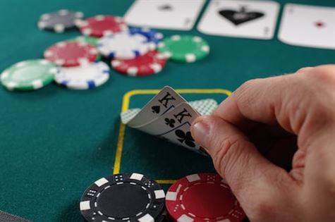 Seamless Transitions: Insider Secrets for Moving from Online to Live Poker